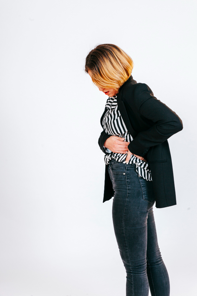 Kłucie w lewym boku w ciąży – czy jest to powód do niepokoju?