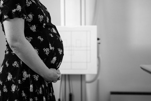 Zmiany na języku w ciąży – przyczyny, objawy i sposoby radzenia sobie